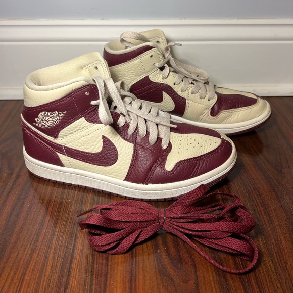 Women’s Air Jordan 1 Mid SE “Split - Beach Cherrywood”    2022 - Picture 6 of 9